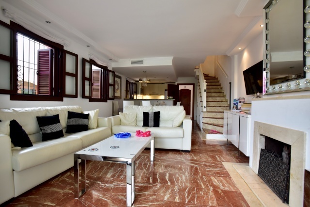 2 Bedroom Poolside Townhouse in Villacana